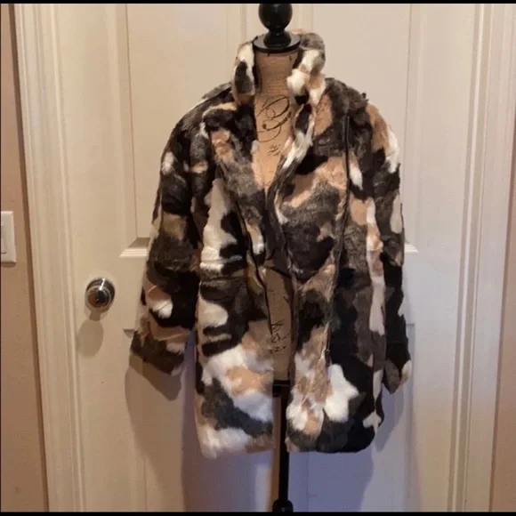 All the Marbles faux fur coat. - Picture 2 of 6
